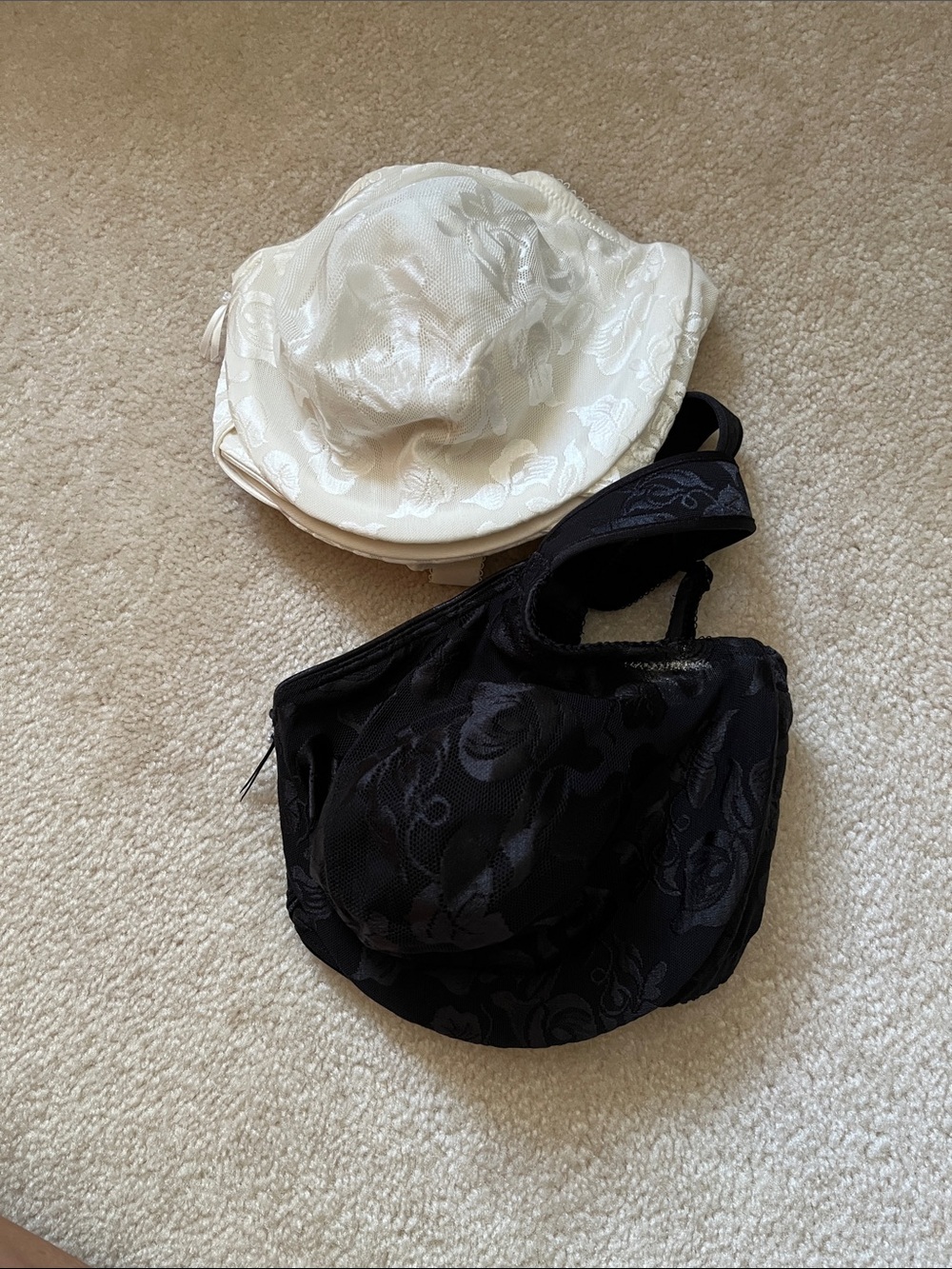 Wacoal 40DD stretch lace bras black/ivory
